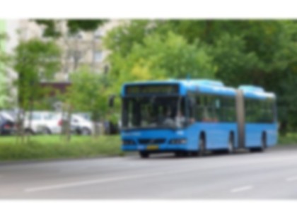 Mentem tegnap a busszal, jegyet váltottam és leültem, kisvártatva azonban mindenki a busz hátulsó fele irányába fordult, ahonnan kiáltás hallatszott! Megfordultam én is, aztán…