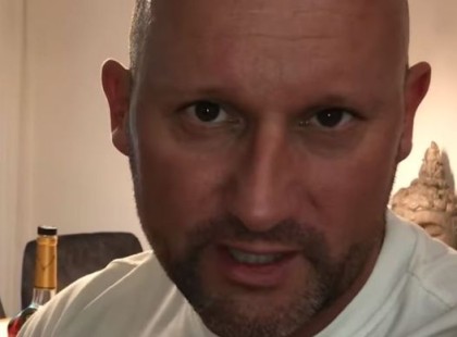 Nem is szándékozom visszamenni Magyarországra!-Alekosz videóban mutatta meg új otthonát és barátnőjét!