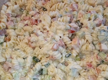 Egy kis tésztasaláta, ebben a hőségben, csak ilyen egyszerű ételeket készítünk