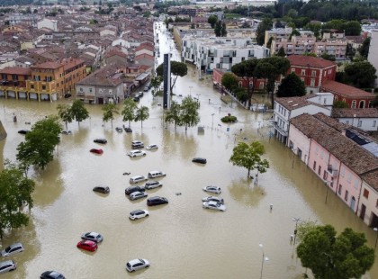 Eljött a világvége! Pokoli Ítéletidő csapott le Budapestre - Balatonra -Dunántúlra: így menekültek az emberek a jégeső, az özönvíz és a szélvihar elől – videók
