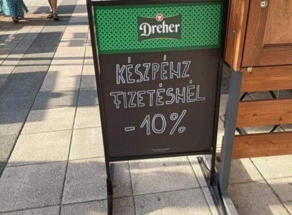 Felrobbantotta a netet a balaton büfés!Ebben a Balatoni büfében ez a kiírás mindent visz..ha készpénzzel fizetsz 10 % kedvezményt kapsz.. De tudod mi az oka?