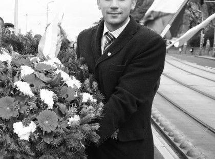 Fájó szívvel tudatjuk, hogy Ervin halt meg a tegnapi súlyos balesetben az Árpád hídon..még a kiérkező mentősök is sírtak, mikor meglátták, hogy...