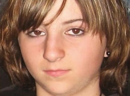 A lány iskolábanmindig gúnyolták a kinézete és ruhái miatt ?? Ezért határozottan úgy döntött, hogy megváltoztatja az életét és megjelenését. Úgy döntött, bebizonyítja, hogy szebb lehet, mint azok, akik kigúnyolták őt ?? A változások olyan drámaiak voltak, hogy az régi és új fotók alapján úgy tűnik, mintha két különböző ember lenne ?