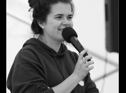 Megrendülve tudatjuk, hogy Mónika halt meg a tegnapi súlyos balesetben az Árpád hídon..még a kiérkező rendőrök is zokogtak, amikor meglátták, hogy...