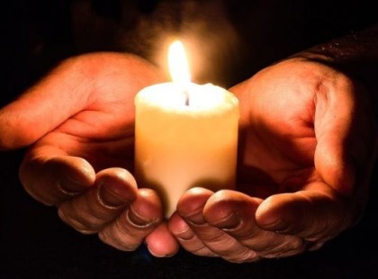 Rendkívüli hír: brutálisan meggyilkoltak egy ismert festőművészt Budapesten.