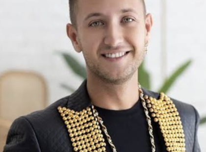 Gólyahír!1 perce érkezett!Péter Srámek megmutatta a babát