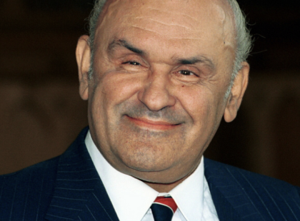 Nyomj egy lájkot ha még emlékszel rá! Már 23 éve nincs köztünk! Így néz ki ma HOFI sírja!