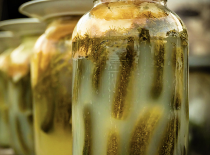 Ezt sokan nem tudják!A falusi háziasszony elárulta: ennyi idő alatt érik tökéletesre a kovászos uborka