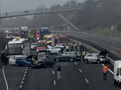 Óriási baleset az autópályán! Közel 8 km-es a torlódás.....,1 óra az átjutási idő.