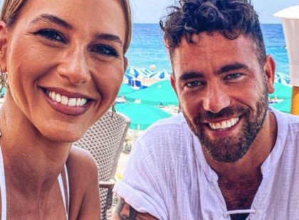 Krausz Gábor videóban mutatta meg, milyen remekül érezte magát Szicília szigetén Mikes Annával!