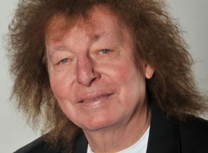 DEMJÉN RÓZSI FOGOTT EGY KARÓT, MAJD ÁTMENT A SZOMSZÉDJÁBAN LAKÓ ROMÁKHOZ