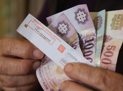 MOST jött a bejelentés: Nemsokára egyszeri viszonylag nagy segélyt kapnak nyugdíjasok, ennyi lesz a pontos összege! Ekkor érkezik a pénz: