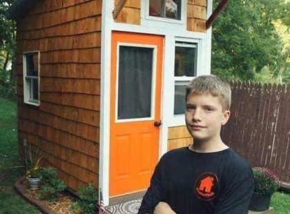 Fantasztikus! ❗️? Egy tinédzser magának épített egy kis házat, mindössze 89 négyzetméteres. ? Nézd meg, milyen belül.
