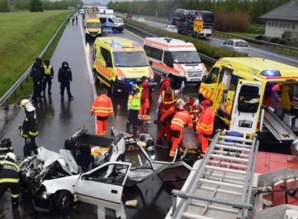 1PERCE ÉRKEZETT: Halálos baleset ! Rohantak a mentők: Közel 5 km-es a torlódás, SÁVZÁRÁS! A helyszínelés jelenleg is tart, a torlódás közel 5 kilométeres!