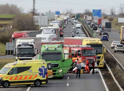 Óriási baleset az autópályán! Közel 10 km-es a torlódás.....,1 óra az átjutási idő.