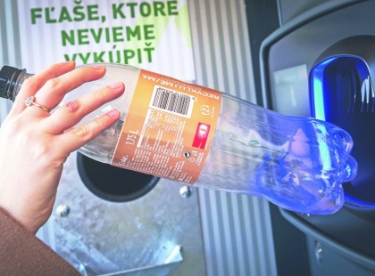 Kitessékelhetik az üzletekből a palackvisszaváltókat