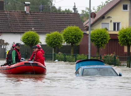 1 perce érkezett ! Mentik az embereket Budapesten az árvíz elől