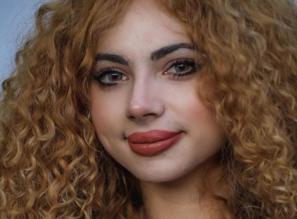 Magyarország legyszebb énekesnője Opitz Barbi varázslónak tanul