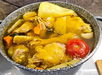 Húsleves gazdagon, én paradicsomot és paprikát is teszek bele - így az igazi