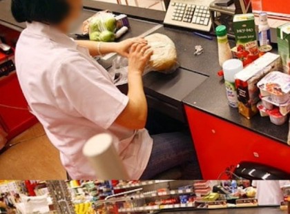 Bevásárlás közben voltam fültanúja, hogy ki akart oktatni a pénztáros egy nagymamát, de a nagyi úgy helyre tette, hogy még én is csak pislogtam!