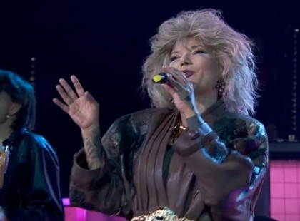 Oláh Ibolya hatalmasat énekelt szombat este, akkorát hogy a zsűri csak áradozott! Bámulatos volt, ahogy előadta ezt az óriási slágert: