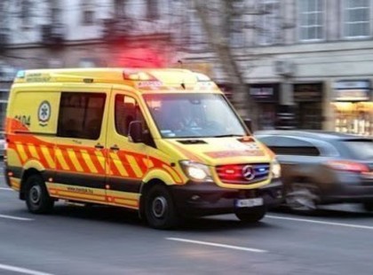 Felháborító: hat órán át várt a vérző beteg a mentőkre Budapesten, végül elvérzett.