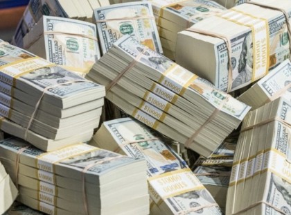 Október végén 6 csillagjegy milliomossá válik, ők azok: