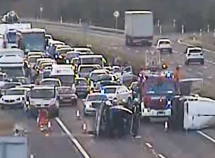 1 PERCE ÉRKEZETT:Hatalmas baleset ! Közel 5 km-es a torlódás, forgalmat megállították, sávzárás.A helyszínelés jelenleg is tart, a torlódás közel 5 kilométeres.