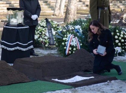 Megdöbbentő dolog fogadta Vajna Timit volt férje, Andy Vajna sírjánál