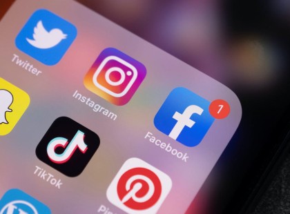 Nagyon fontos változás jön a Facebookon, ezeket a felhasználókat kitiltják