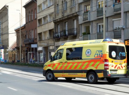 Megrázó baleset a III. kerületben: 3 éves kisfiú zuhant ki a gyermekotthon ablakán!