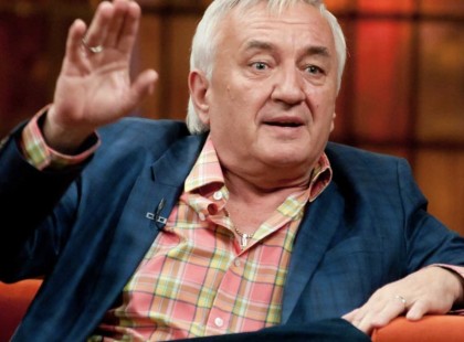 Havas Henrik VETT EGY NAGY MÉLY LEVEGŐT ,majd kijelentette: Sokkal vonzóbb voltam, mint Alain Delon !„Láttam mondjuk A fekete tulipán című filmet, megnéztem magamat a tükörben, és pontosan tudtam, hogy sokkal vonzóbb vagyok nála”