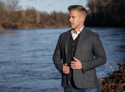 Hatalmas pofont kapott Menczer Tamás!Magyar Péter olyat szólt be Menczer Tamásnak, hogy a fal adta a másikat, ez az eddigi legkeményebb kritika-Videó