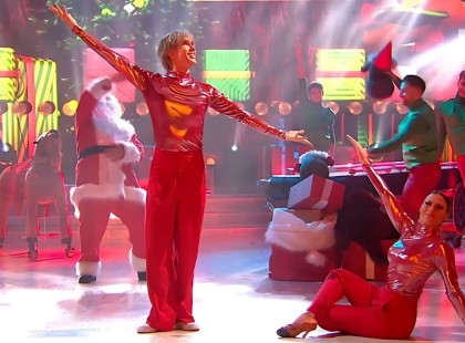 Dancing with the Stars karácsonyi különkiadása :WhisperTon párja Tóth Katica hatalmasat villantott! Ruháját habár táncra tervezték, így is hamar olyat mutatott, amit biztosan nem tervezett.-videó