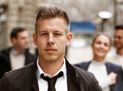 Mindenki ledöbbent! Milliárdos vállalkozó állt be Magyar Péter mögé