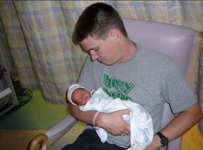 Ápoló vagyok a Honvéd kórházban, ahol egy újszülöttet hagytak ott, és örökbefogadtam. Szerinted helyesen tettem?Kérlek olvasd el a történetem