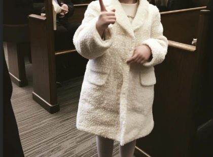 Az esküvőm napján egy kislány lépett be a templomba, és megkérdezte a vőlegényemtől: 