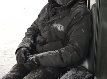 Egy hajléktalan férfin segítettem – amikor felismertem az óráját, majdnem elájultam!