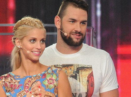 Kucsera Gábor a karácsonyfa előtt fényképezte le 3 gyermekét: Íme Bence, Milla és Bella egy képen!