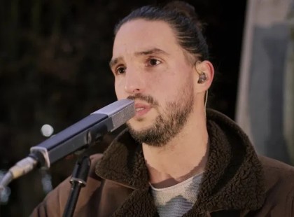 Futótűzként terjed a Bagossy Brothers Company megható karácsonyi dala: „Égnek a fények”