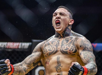 Kunkli Tivadar a padlóra került! Boráros Gábor kiütötte a 60 éves legendát – videó