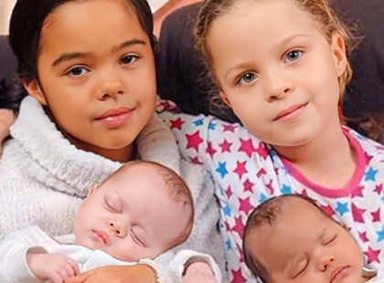 Egy ritka fekete-fehér ikrekkel ajándékozott család ugyanilyen áldásban részesül 7 évvel később