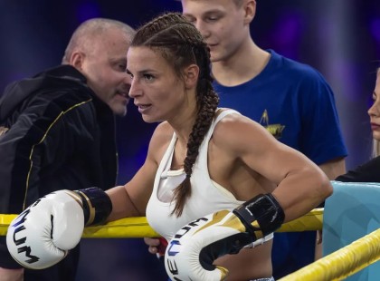 Hihetetlen felvétel! Berki Mazsi egyetlen ütéssel legyőzte ellenfelét a Hell Boxing Kings negyeddöntőjében – ILYET még nem láttál eddig…ÍME a videó
