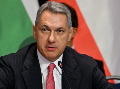 Lázár János bejelentései: 20 perces késés után visszajár a jegyár fele, nyáron buszokkal váltják ki a klíma nélküli vonatokat