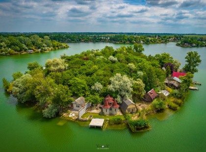 Lélegzetelállító VIDEÓ készült a Kavicsos-tóról – Magyarország saját Maldív-szigete