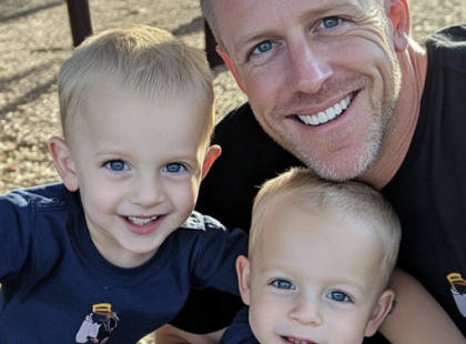 A feleségem elhagyott engem és a gyermekeinket, miután elvesztettem az állásom – Két évvel később véletlenül találkoztam vele egy kávézóban, és sírva fakadt