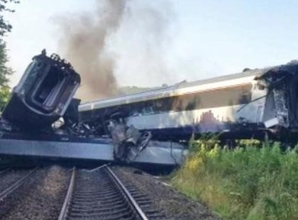 Kisiklott egy vonat Szegednél – több mint 100 szakember dolgozik a helyreállításon