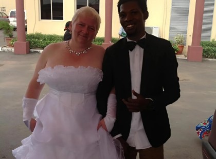 Egy 50 éves nő férjhez ment egy fiatal nigériai férfihoz, aki 18 évvel volt fiatalabb nála ? A házasság után a nő teherbe esett, és két kisfiút szült ? Nézd meg, hogyan néznek ki ma ennek a szokatlan párnak a gyerekei ??
‼️‼️‼️⚠️⚠️⚠️ Olvassa el a teljes történetet, és nézzen meg több fényképet a hozzászólásokban található linken