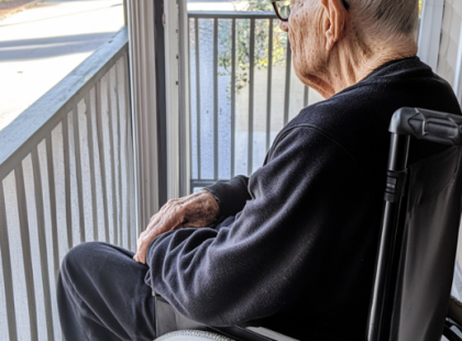 A szomszédom sosem mosolygott – egy nap célt adtam az életének