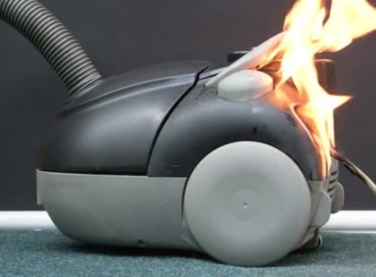 Ezt rengetegen nem tudják! Miért nem szabad közvetlenül a konnektorból kihúzni a porszívót?